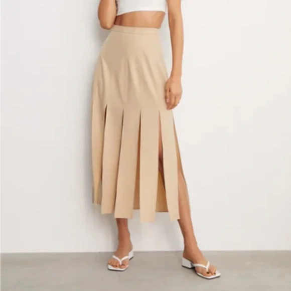 12 storeez wide fringe skirt, brand new with tags still on - Picture 4 of 6